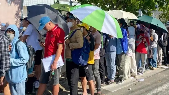 Người dân Đà Nẵng xếp hàng nộp hồ sơ mua NƠXH